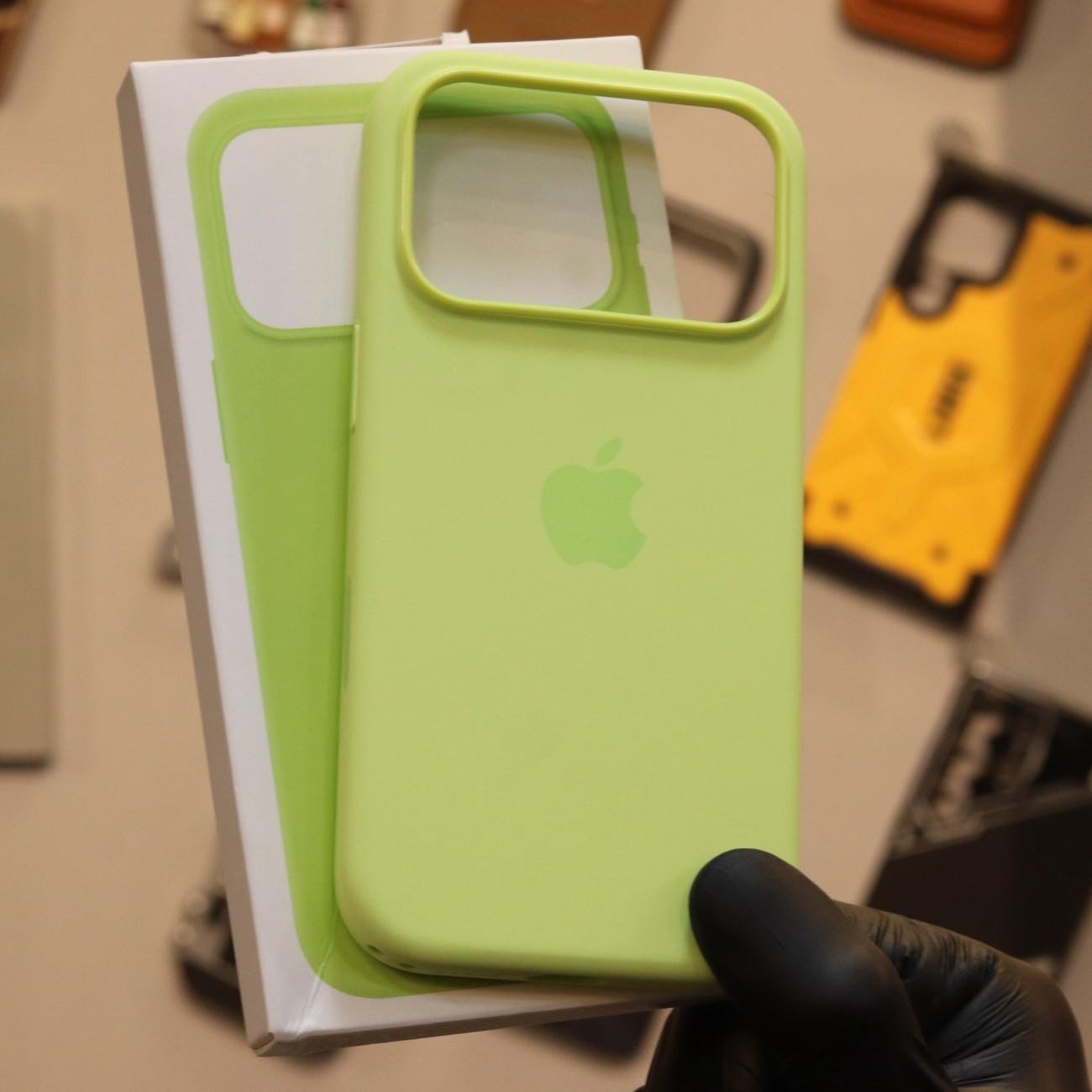 Silicone Case Neon Green (SCNG-17Pro)